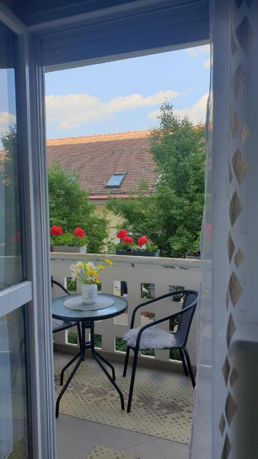 Anna Gyoengye Apartman Debrecen Eksteriør bilde